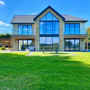Holiday home Stunning Modern Set In Beautiful Grounds., Bath
